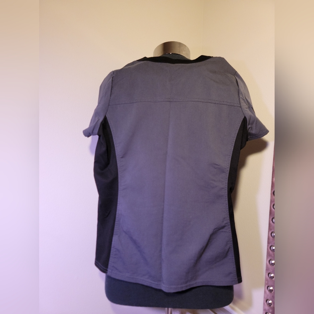 Scrub Set - Picture 2 of 4